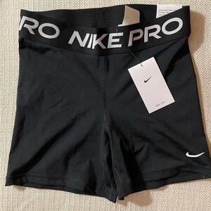 NWT Nike Women's Athletic Black Shorts Size Medium